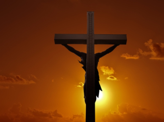 Na Cruz revela-se o Amigo dos crucificados